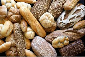 Farklı ekmek ve pide çeşitleri SafeTest Labs markasıyla, taze bazlama, simit, lavaş ve poğaça görünümleri.