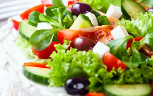 SafeTest Labs markalı hazır salata, şarküteri ve soğuk mezeler içeren çeşitli tüketime hazır ürünler görüntüsü